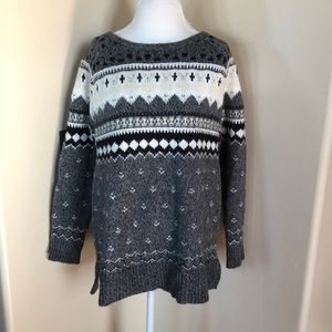 Beautiful Gray/White Black Sweater